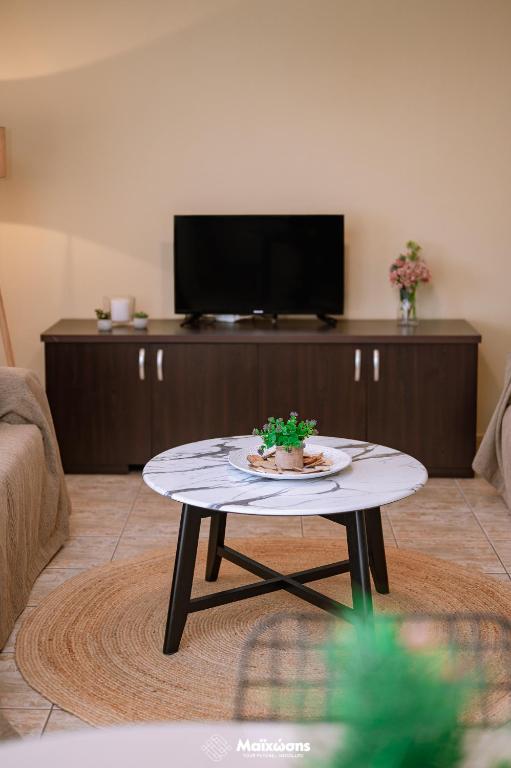TV a/nebo společenská místnost v ubytování HELIANTHOS VILLA - APARTMENT No2