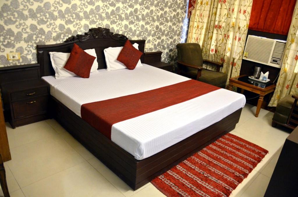 Кровать или кровати в номере Hotel City Paradise