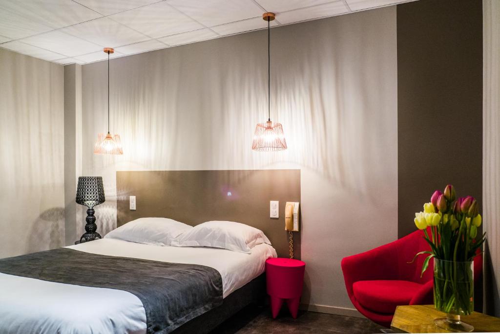 Postel nebo postele na pokoji v ubytování Logis Hôtel-Restaurant Le Commerce