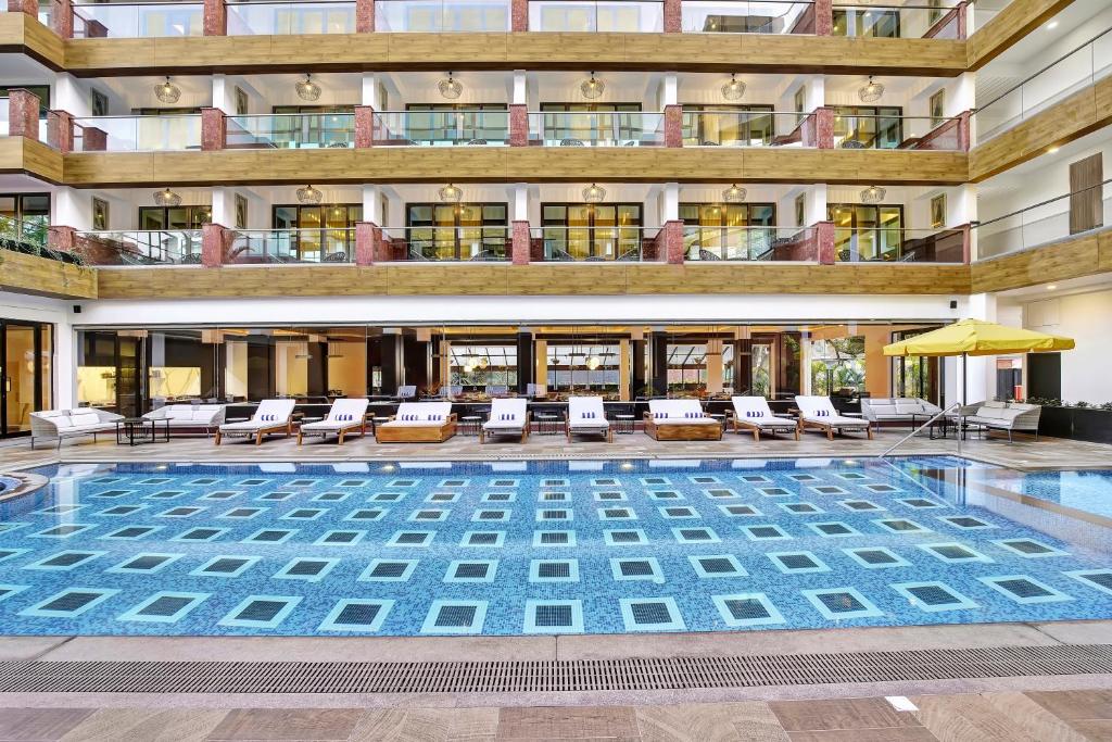Bazén v ubytování Radisson Resort Goa Baga nebo v jeho okolí