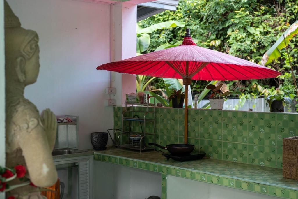 Zahrada ubytování JENI Homestay โฮมสเตย์หลังใหญ่ปิ้งย่างได้