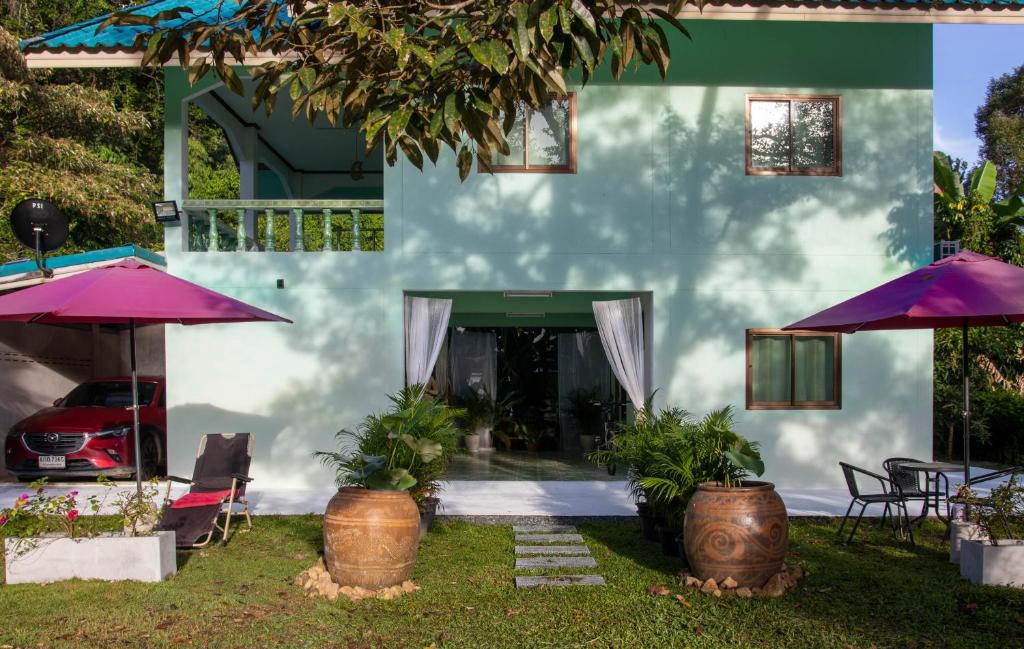 Zahrada ubytování JENI Homestay โฮมสเตย์หลังใหญ่ปิ้งย่างได้