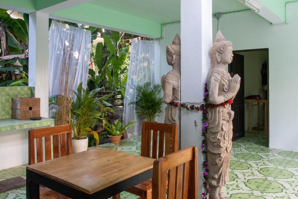 Fotografie z fotogalerie ubytování JENI Homestay โฮมสเตย์หลังใหญ่ปิ้งย่างได้ v destinaci Ko Chang