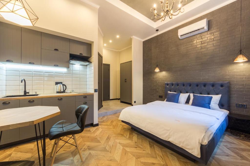 DayFlat Apartments - Deluxe Loft Apartment With Balcony - Mykhailivska Str. 24V