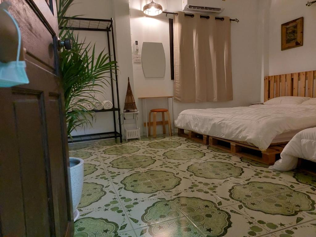 Postel nebo postele na pokoji v ubytování JENI Homestay โฮมสเตย์หลังใหญ่ปิ้งย่างได้