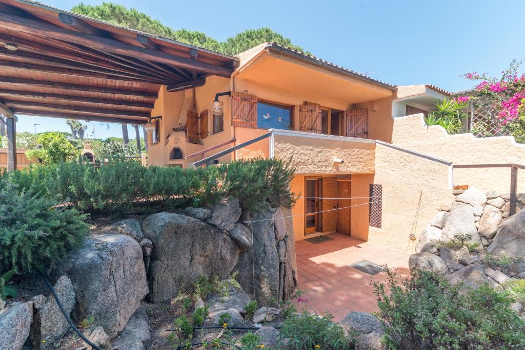 The building in which the holiday home is located