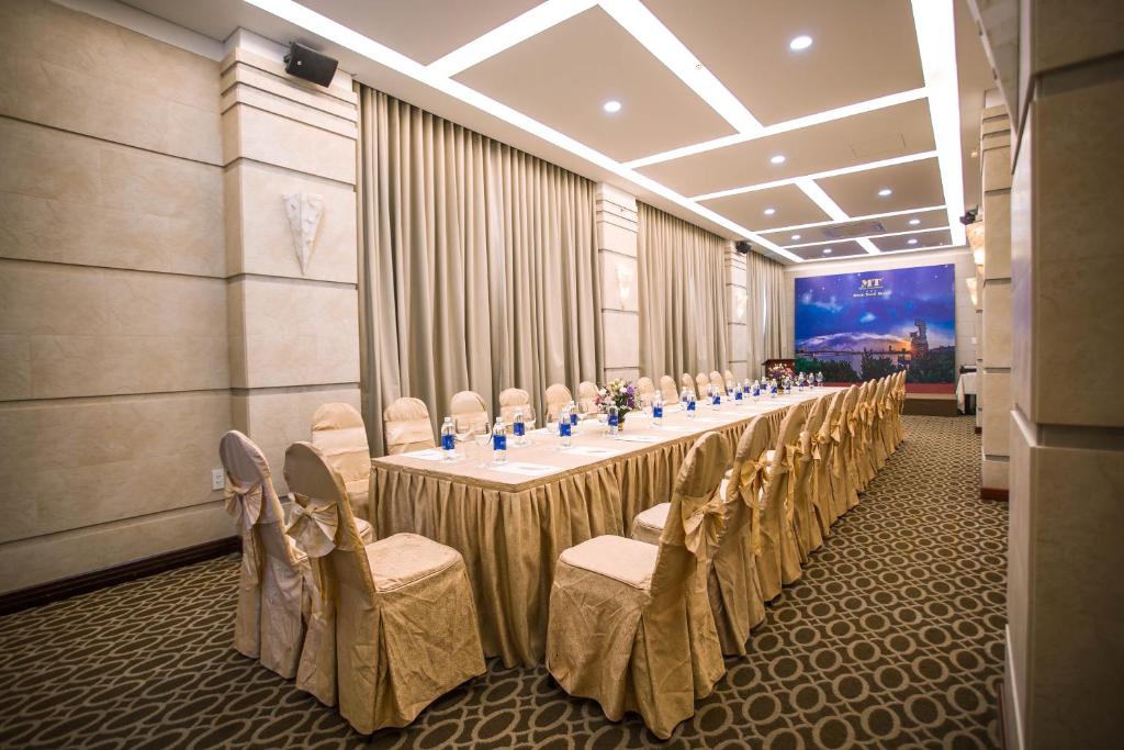 Minh Toan Athena Hotelにあるビジネスエリアまたは会議室