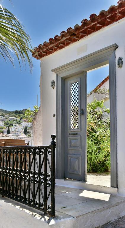 Gallery image of Captain's House - Hydra 1800 in Hydra