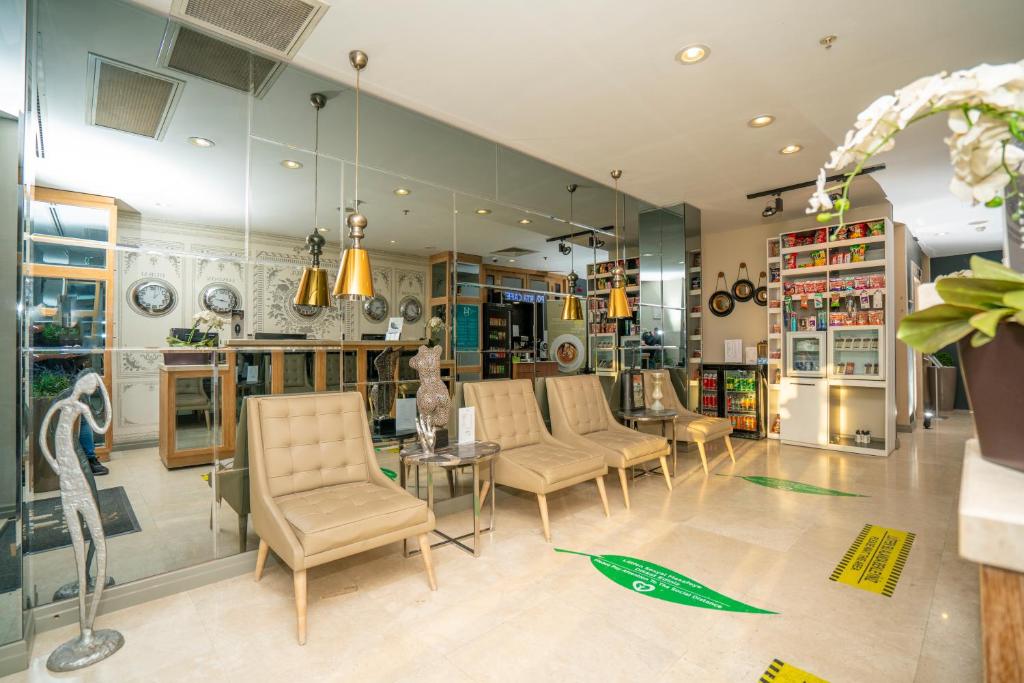 A seating area at The Gate Ataşehir Finance Centre