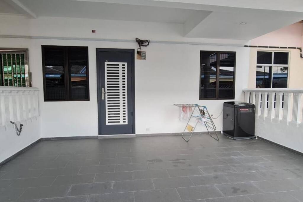 Voon 4 bedroom homestay Mersing - Casa Con Quattro Camere Da Letto