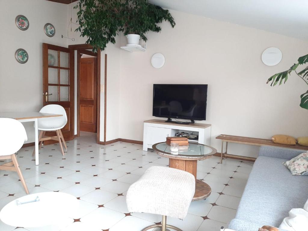 TV a/nebo společenská místnost v ubytování Villa Isabel 2 Llaves