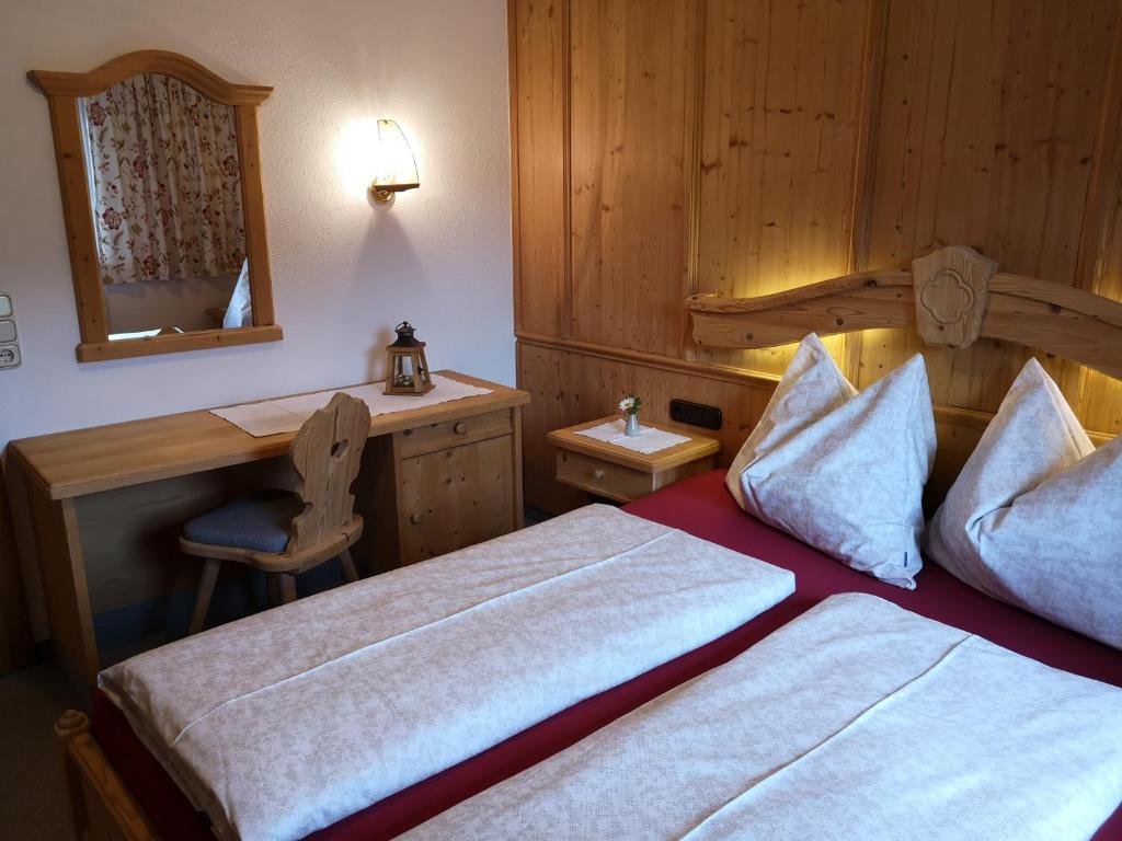 Postel nebo postele na pokoji v ubytování Vornbichlhof