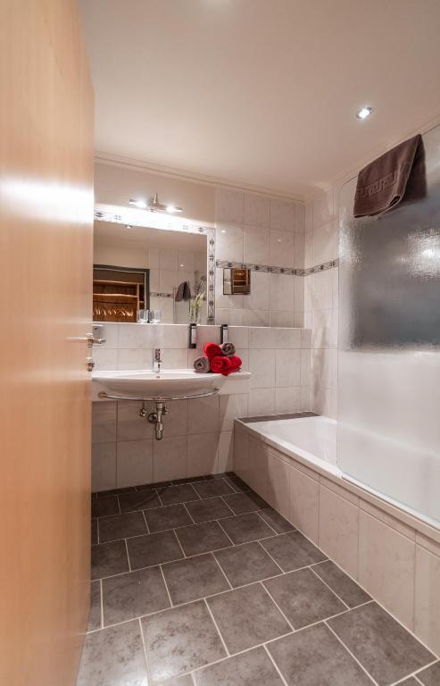 Hotel Astrid - Ski In - Ski Out - 10