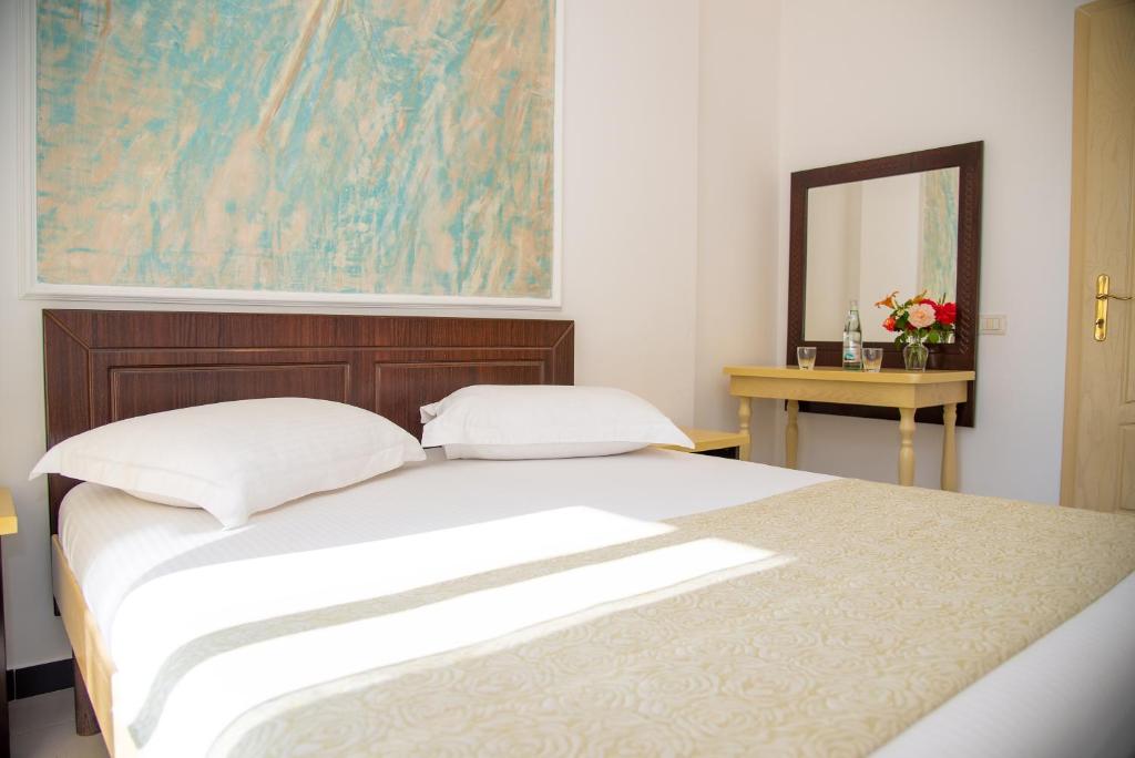 Elite Hotel - Image 11