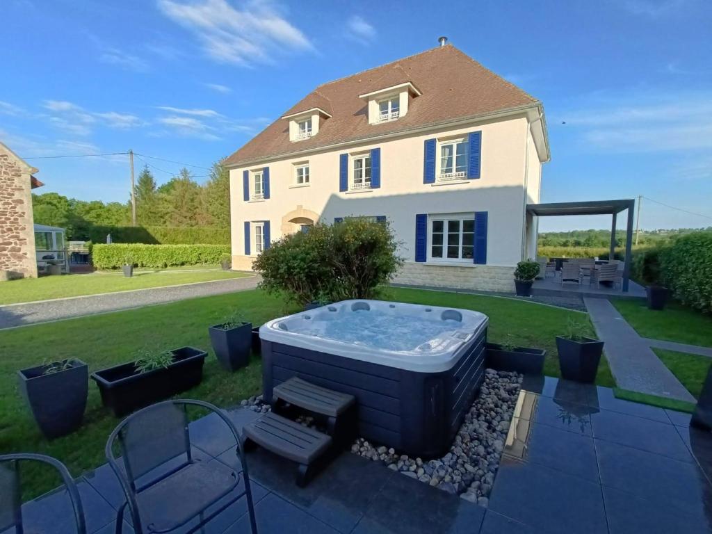 a hot tub in the yard of a house at Le Haras d Havetot in Anctoville