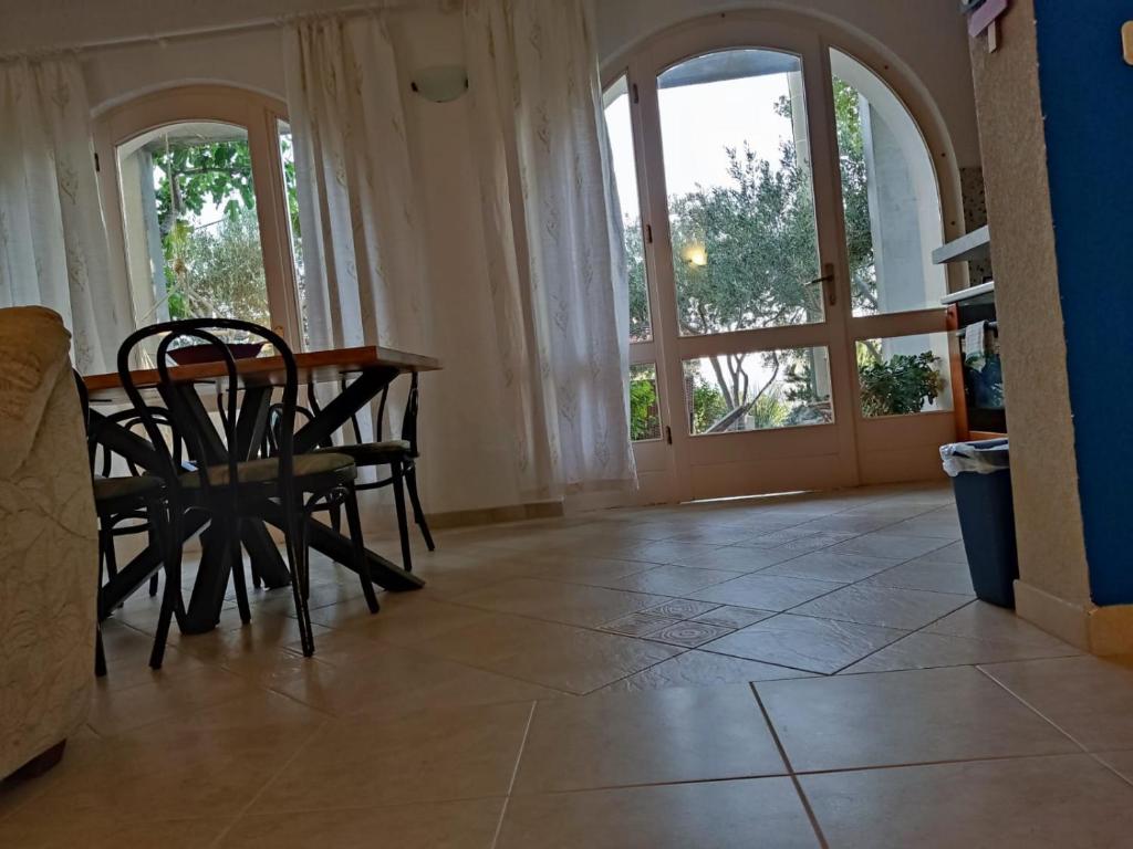 Fotografia z galérie ubytovania Holiday Home with free parking by the beach v destinácii Brela