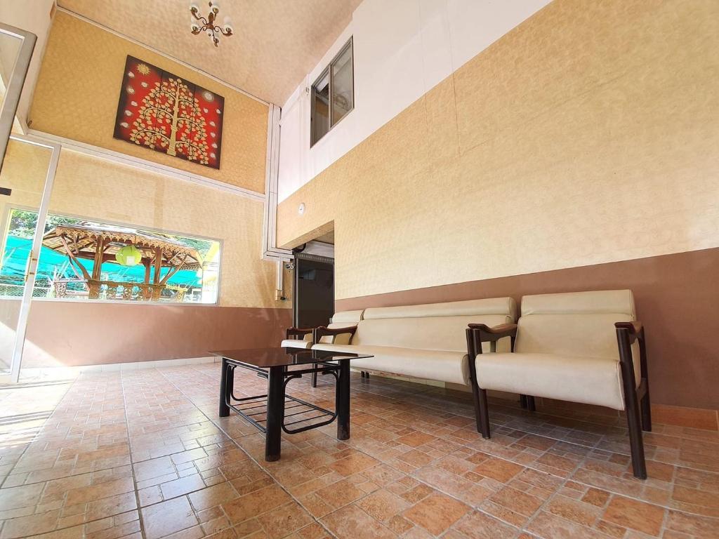 Televisyen dan/atau pusat hiburan di Sirikarn Apartment