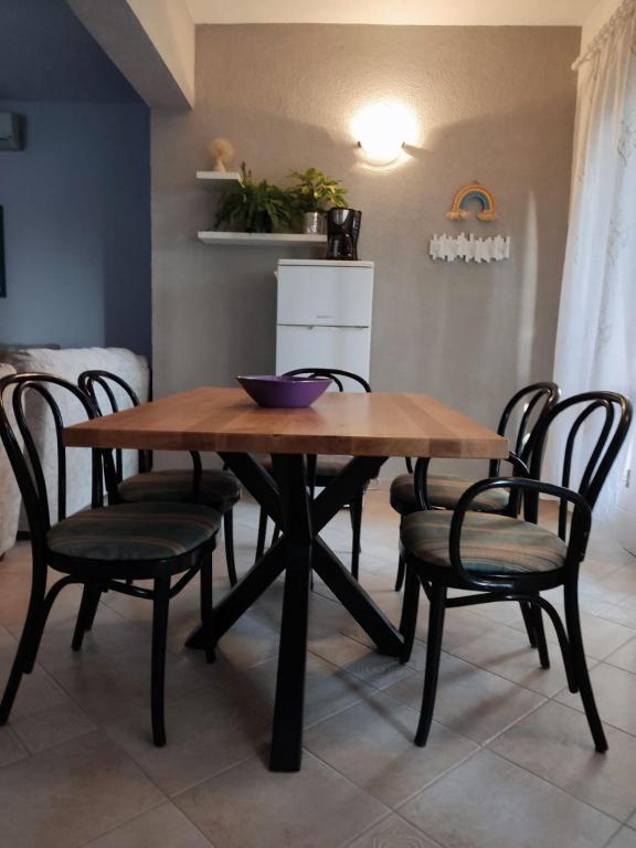 Kuchyňa alebo kuchynka v ubytovaní Holiday Home with free parking by the beach