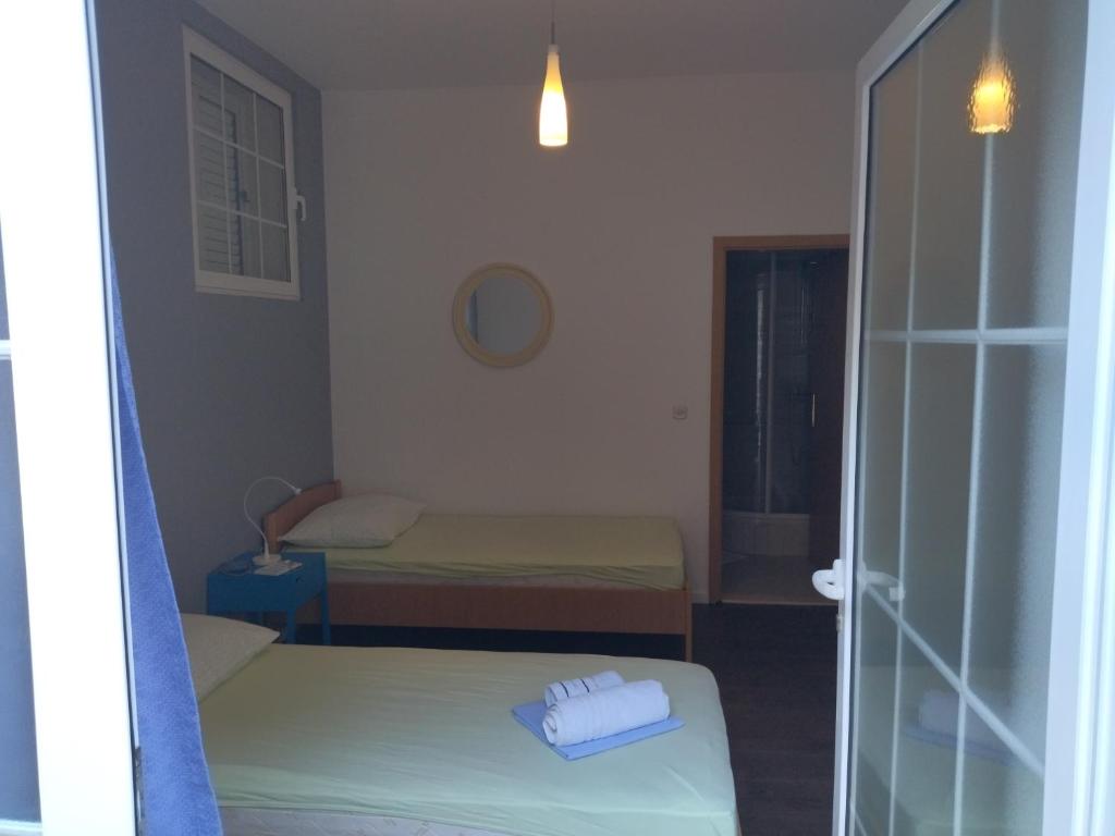 Posteľ alebo postele v izbe v ubytovaní Holiday Home with free parking by the beach
