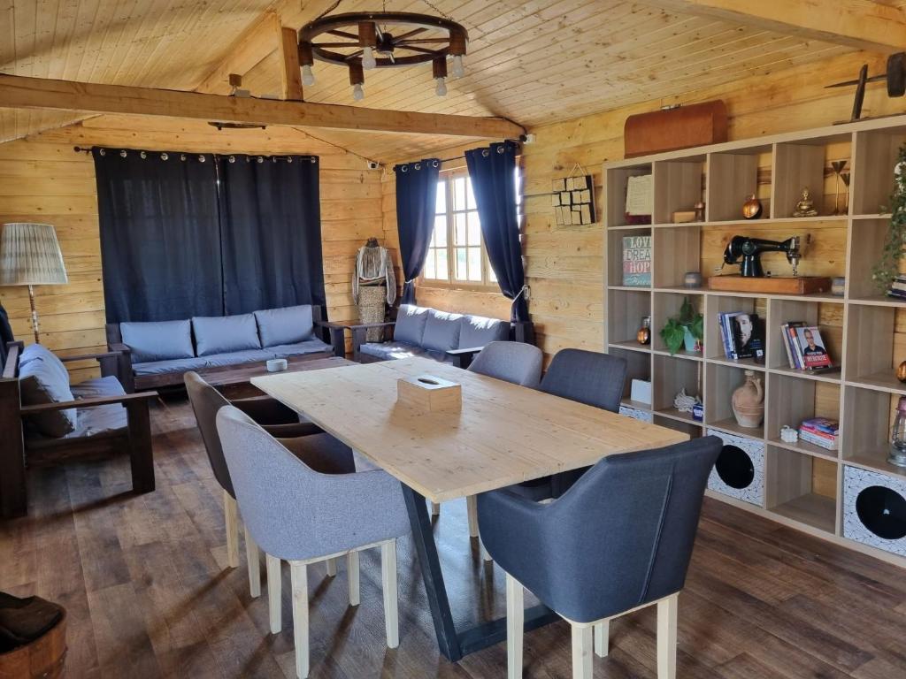Posezení v ubytování Serenity Retreats Maciuca