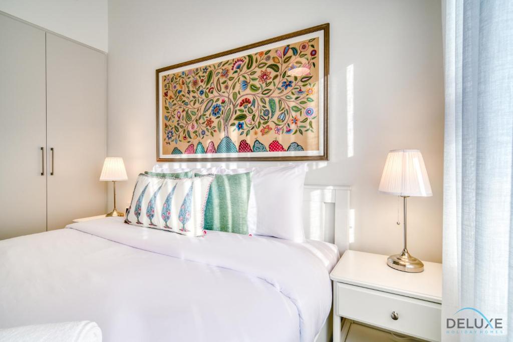 Postel nebo postele na pokoji v ubytování Graceful 1BR at Park Heights Dubai Hills MBR City by Deluxe Holiday Homes