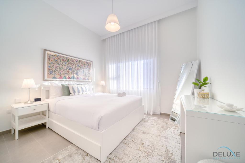 Postel nebo postele na pokoji v ubytování Graceful 1BR at Park Heights Dubai Hills MBR City by Deluxe Holiday Homes