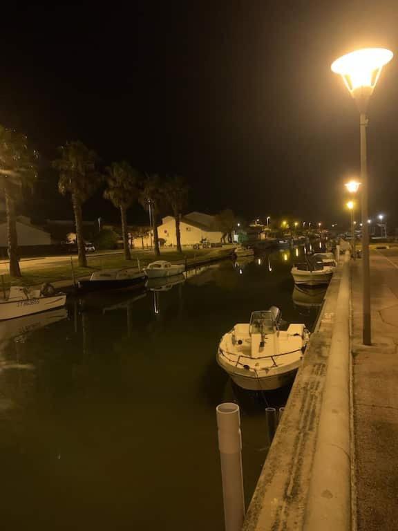 Fotografia z galérie ubytovania Loue Palavas Maison 160m2 avec piscine chauffée et jacuzzi à 2 pas de la plage et du centre ville v destinácii Palavas-les-Flots