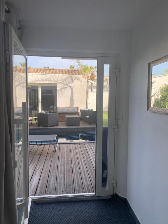 Fotografia z galérie ubytovania Loue Palavas Maison 160m2 avec piscine chauffée et jacuzzi à 2 pas de la plage et du centre ville v destinácii Palavas-les-Flots