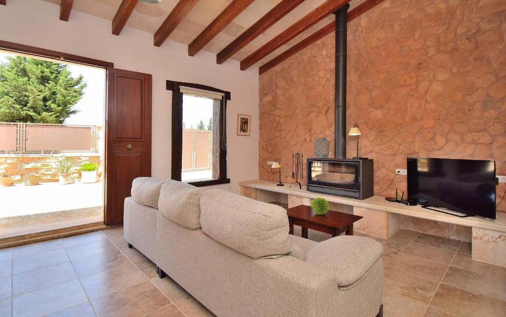 TV a/nebo společenská místnost v ubytování 239 Villa Biniaco ETV4993 by Mallorca Charme