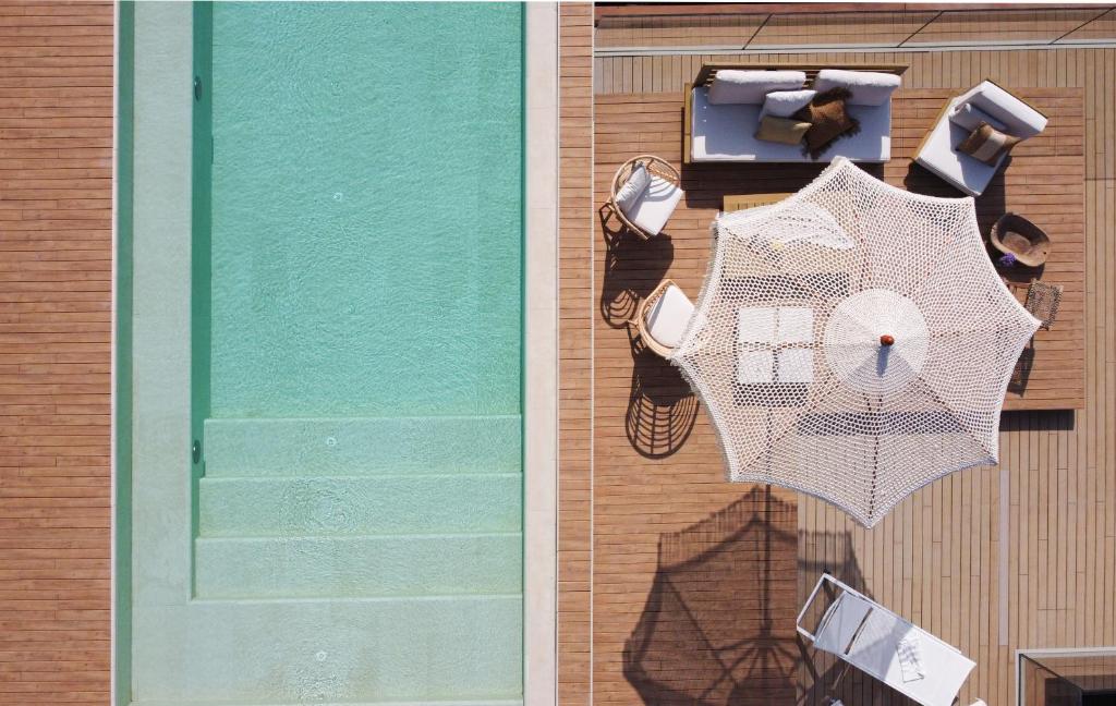 Birdcage 33 Hotel – Adult Only