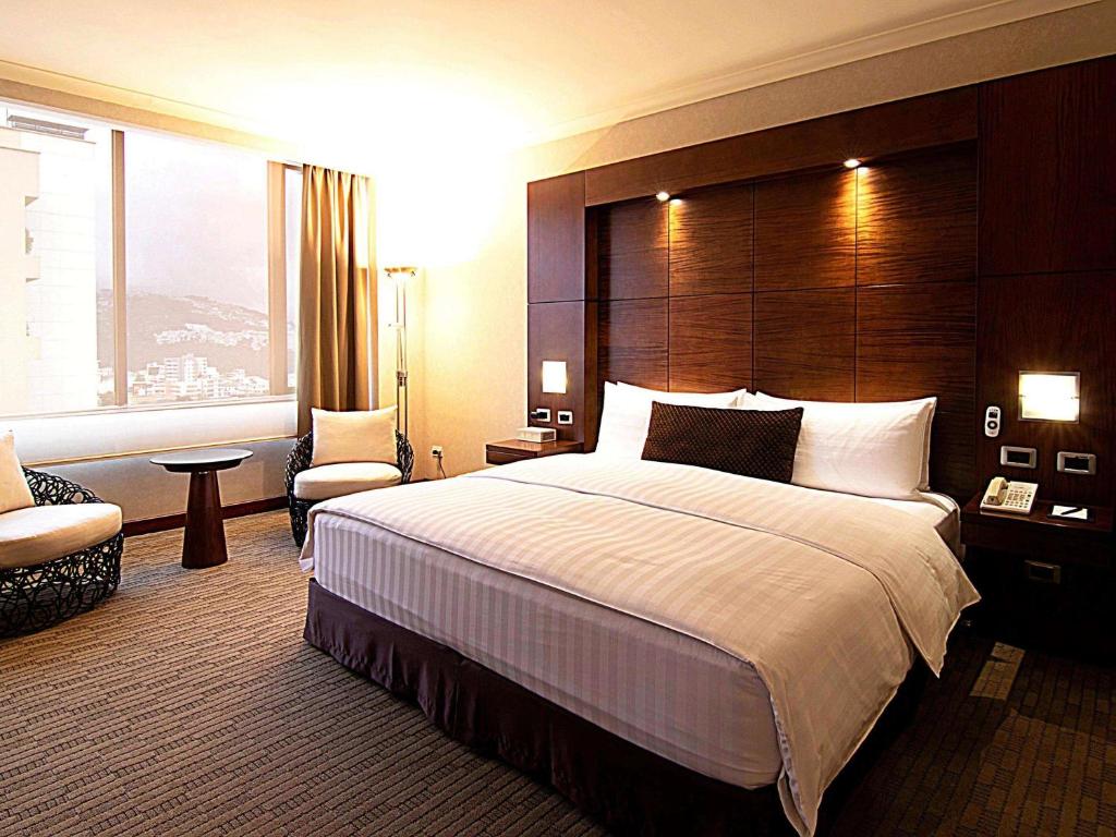 Postel nebo postele na pokoji v ubytování Swissotel Quito