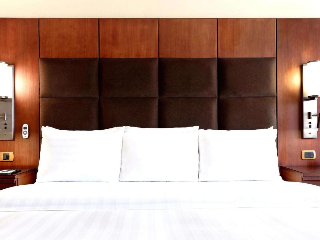 Postel nebo postele na pokoji v ubytování Swissotel Quito