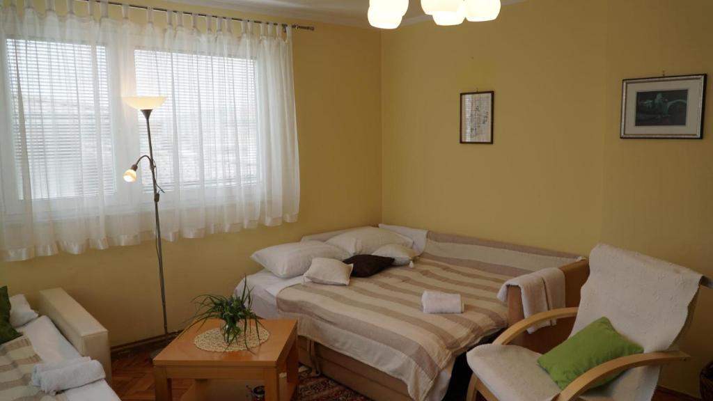 A seating area at Hedgehog's Home - Ježeva kućica Free Parking