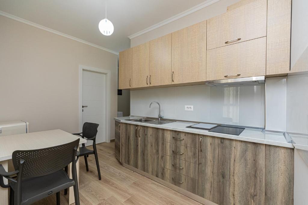 Curoj Luxury Apartments - Imazhi 4