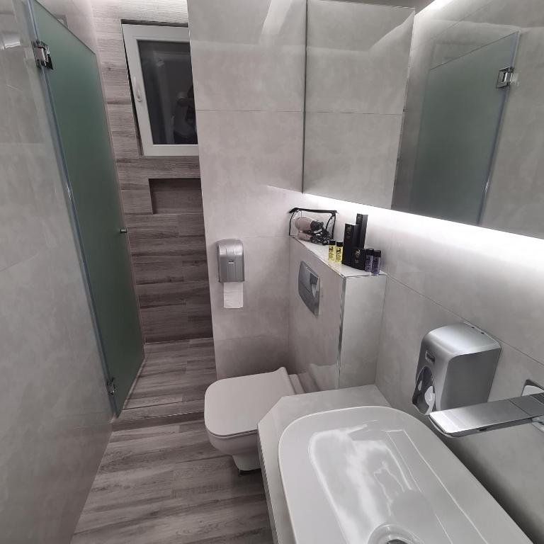 Up Apartments - One-Bedroom Apartment