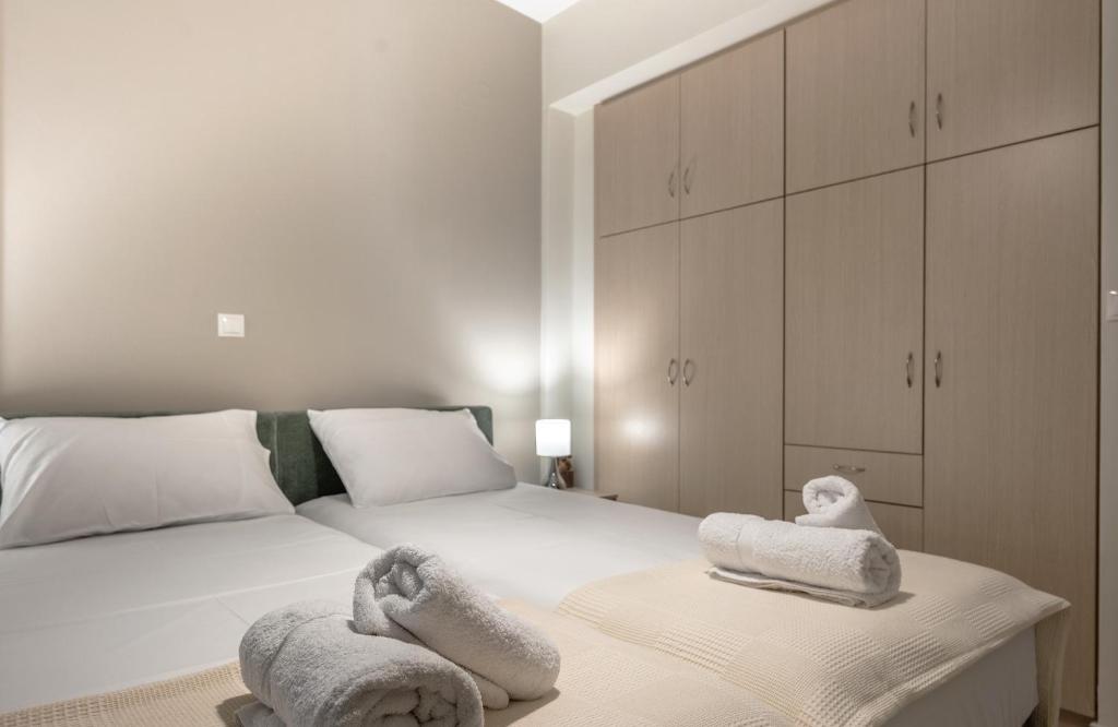 A bed or beds in a room at AMELIA HOUSE