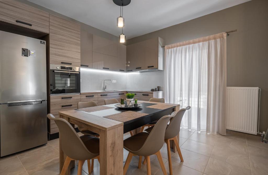 A kitchen or kitchenette at AMELIA HOUSE