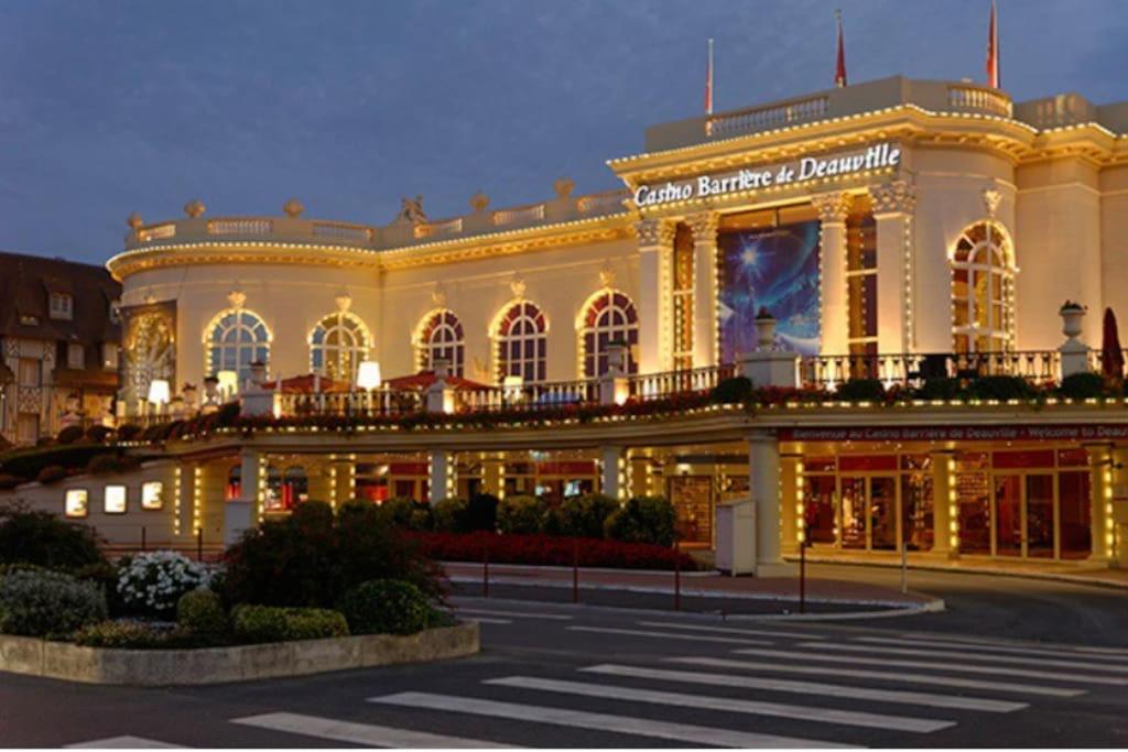 a large building with lights on the front of it at Superbe Studio Balcon Emplacement nº1: Place Morny in Deauville