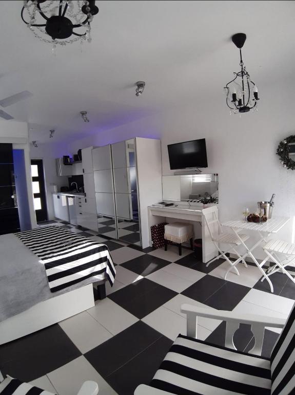 The Pervoli Studio - Pool - Close to Beach - Apartamento De Estudio