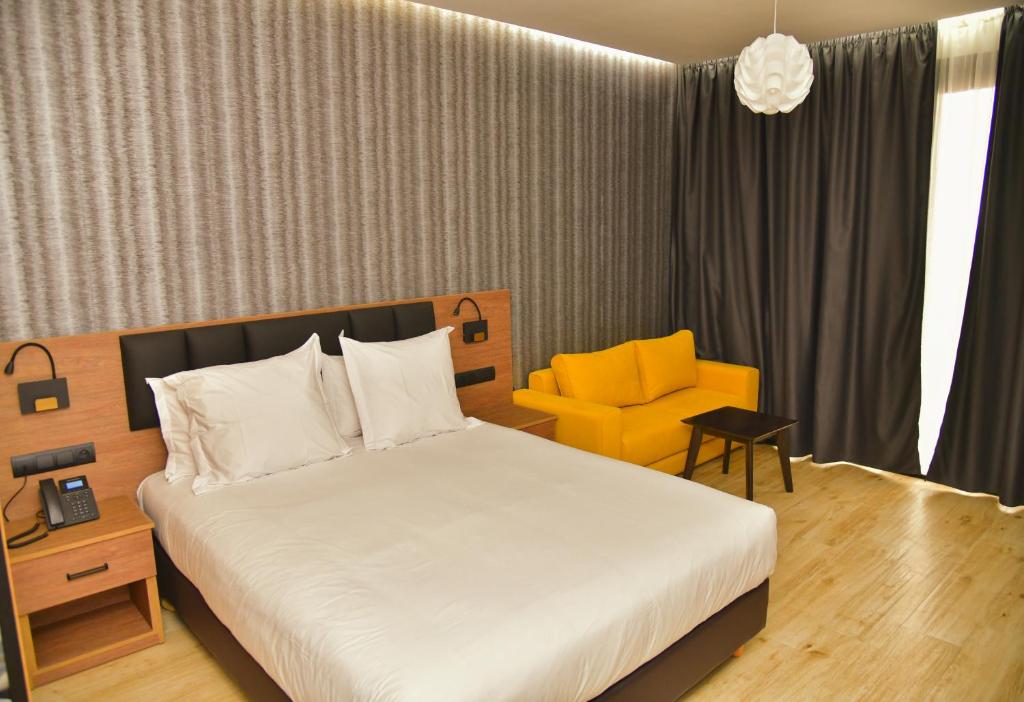 Postel nebo postele na pokoji v ubytování Surf One Hotel