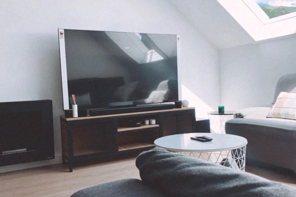 TV a/nebo společenská místnost v ubytování Can Lasai