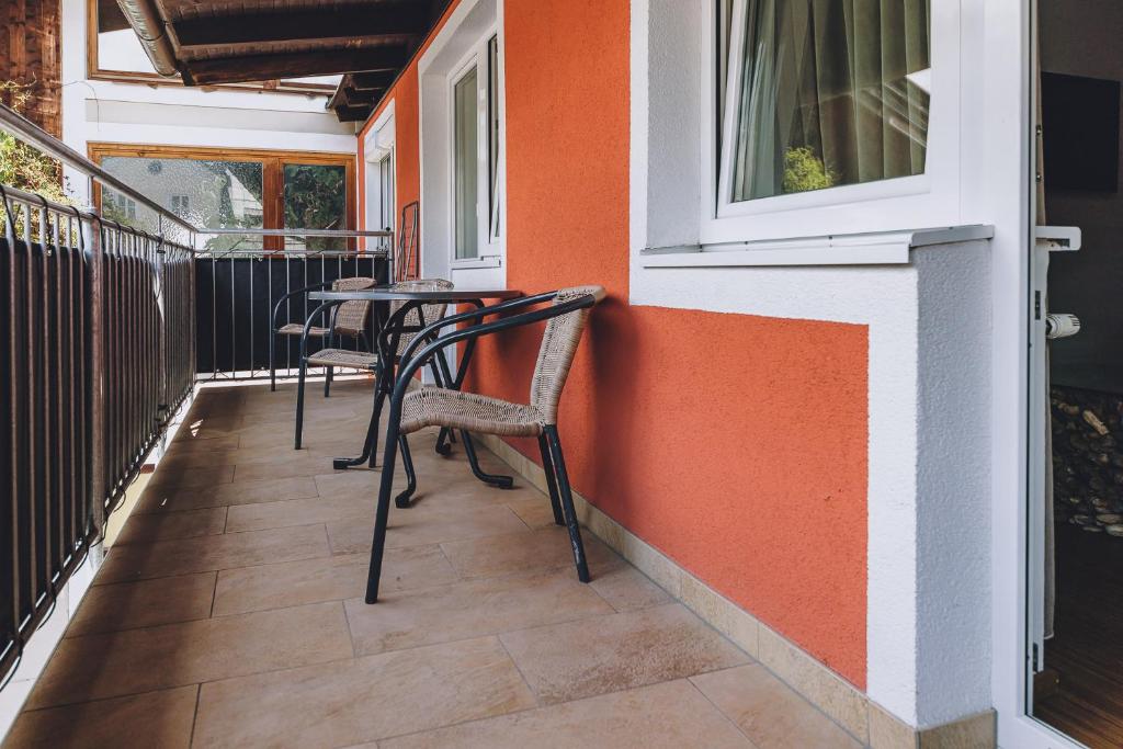 Balkon lub taras w obiekcie Alpine City Living by we rent, SUMMERCARD INCLUDED