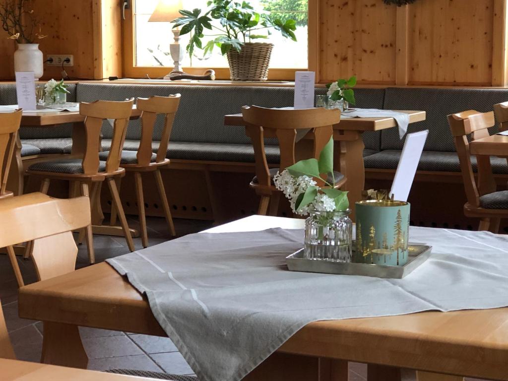 a table with a blue table cloth on top of it at Pension „Alte Straßenmeisterei „ in Hasselfelde