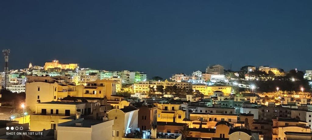 Vista generica su Vieste o vista sulla città dall'interno del bed & breakfast