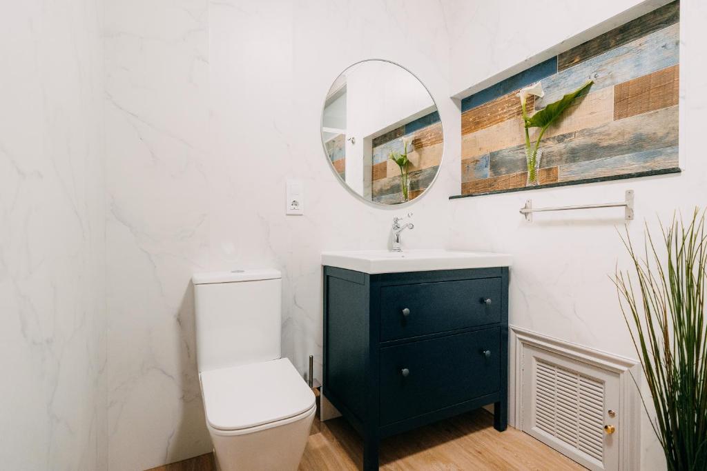PENSIÓN CALDEA - Double Room With Shared Bathroom