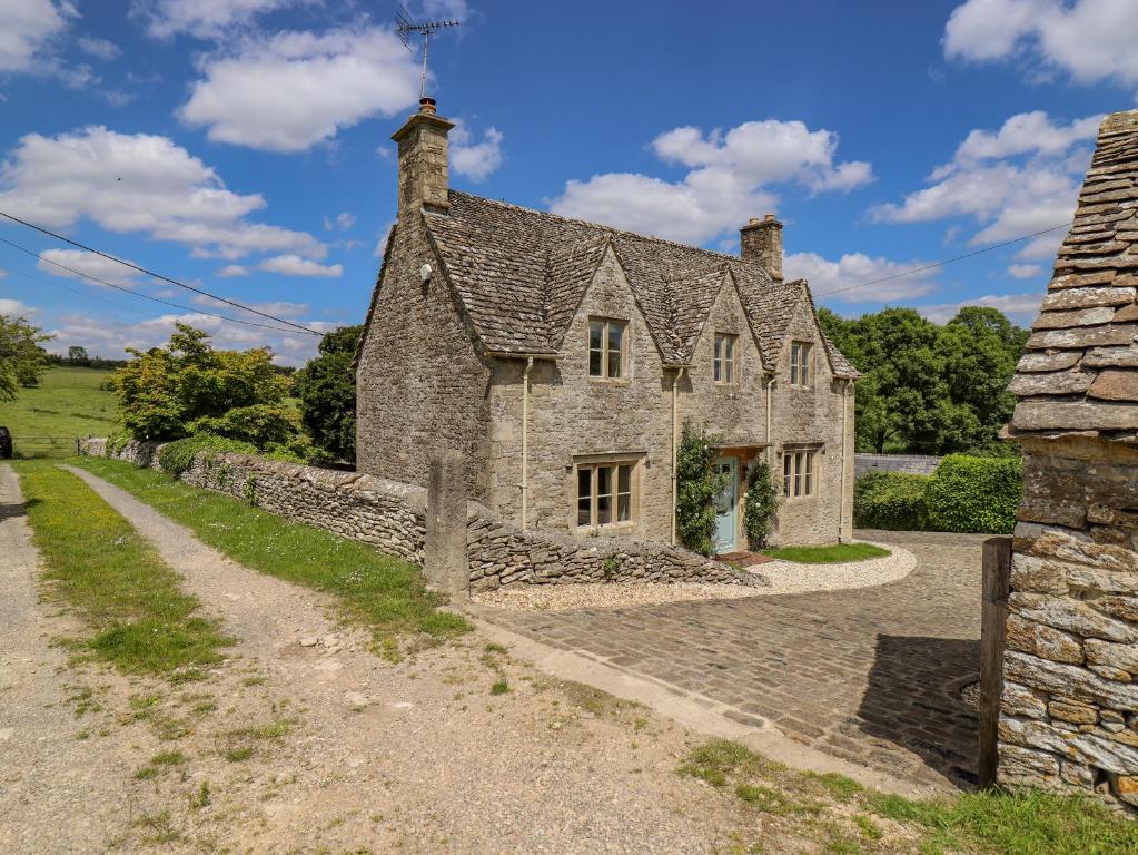 an old stone house on a dirt road at No 1 Eastington in Cheltenham