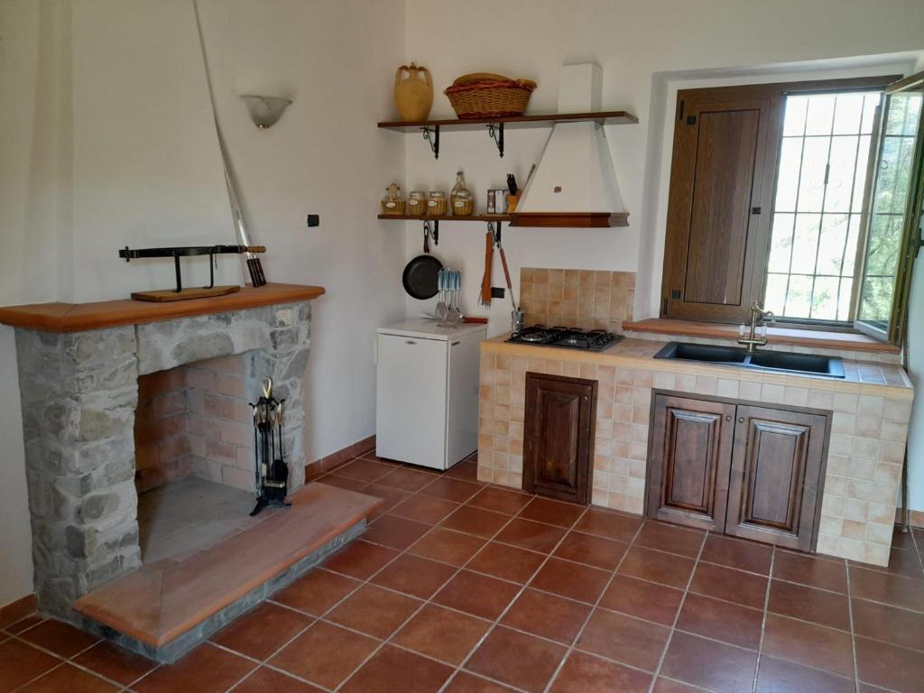 A kitchen or kitchenette at Villa Mattia