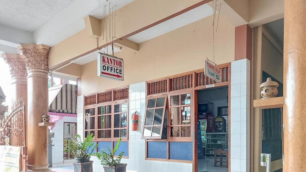 Certifikát, hodnocení, plakát nebo jiný dokument vystavený v ubytování Hotel Shinta 1 near Stasiun Kertosono Mitra RedDoorz