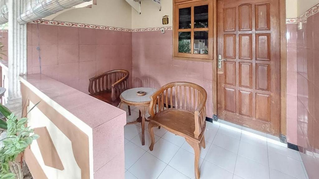Posezení v ubytování Hotel Shinta 1 near Stasiun Kertosono Mitra RedDoorz