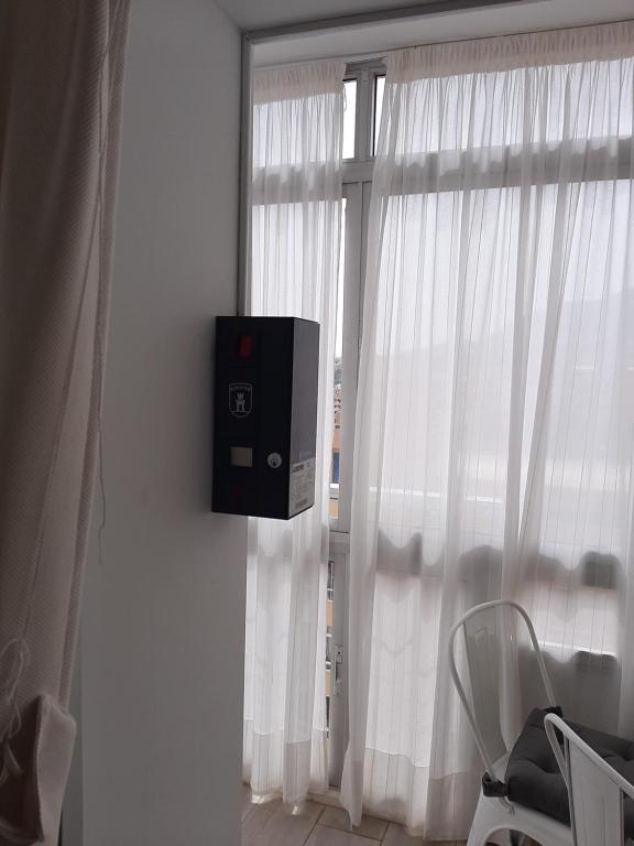 Telewizja i/lub zestaw kina domowego w obiekcie Arroyo mar & montaña cozy place